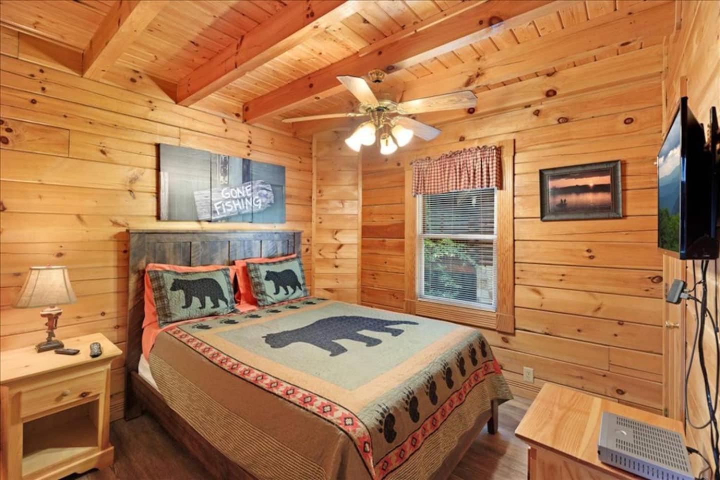 5Br Smoky Cabin Hot Tub, Games, 1 Mi To Parkway Pigeon Forge Εξωτερικό φωτογραφία