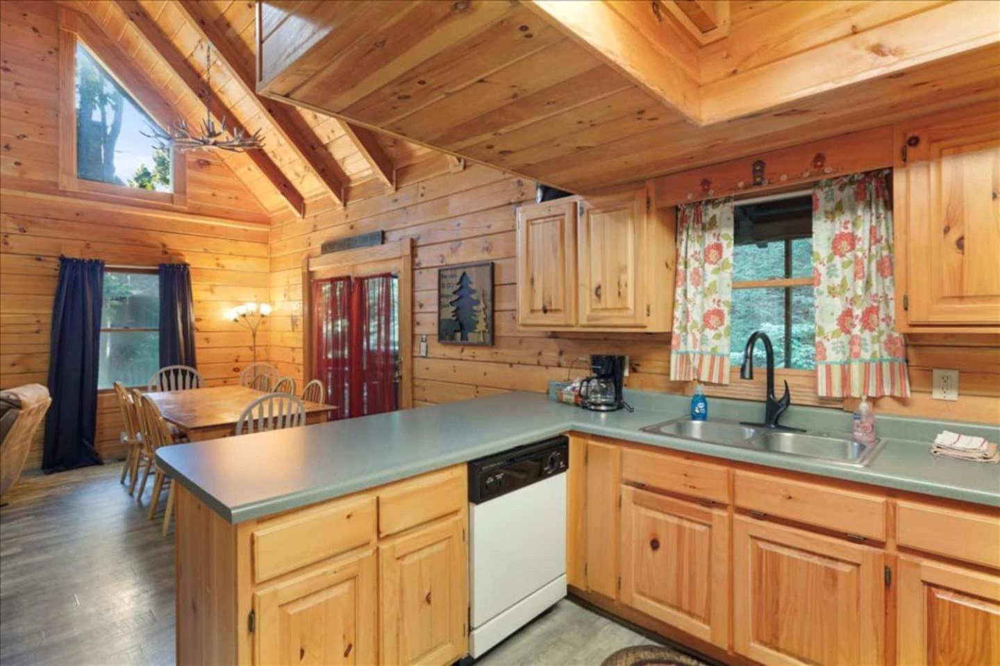 5Br Smoky Cabin Hot Tub, Games, 1 Mi To Parkway Pigeon Forge Εξωτερικό φωτογραφία