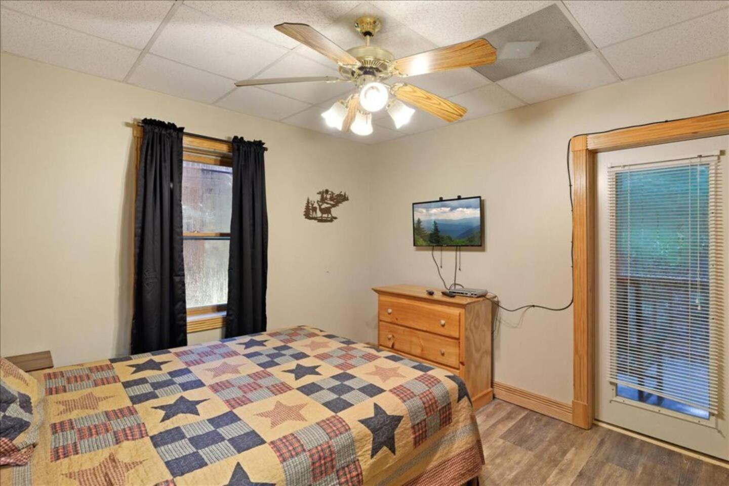 5Br Smoky Cabin Hot Tub, Games, 1 Mi To Parkway Pigeon Forge Εξωτερικό φωτογραφία