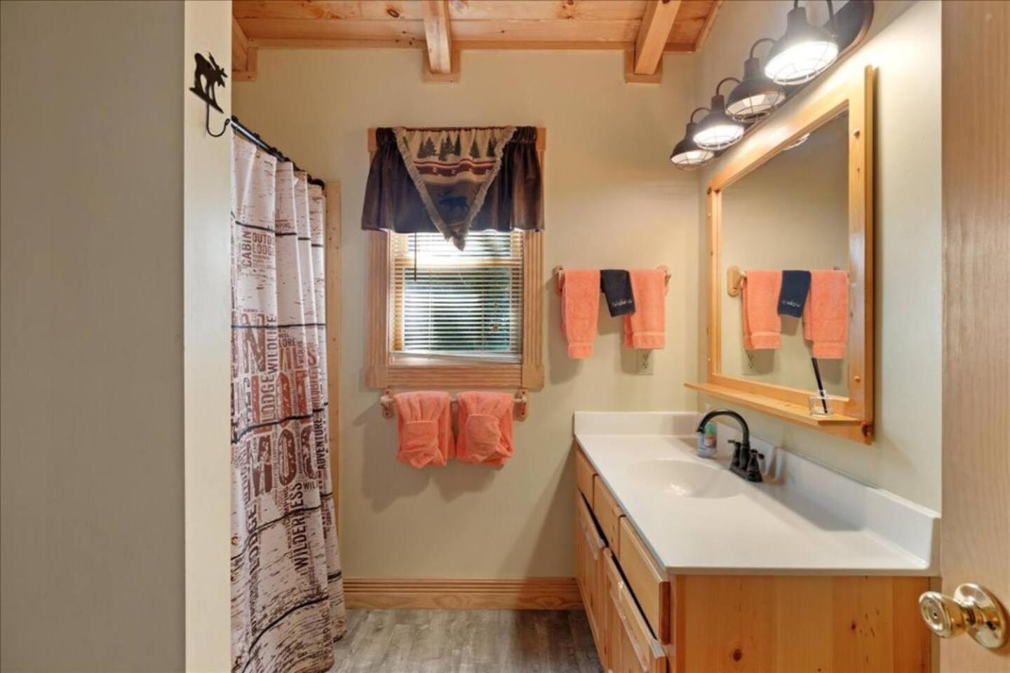 5Br Smoky Cabin Hot Tub, Games, 1 Mi To Parkway Pigeon Forge Εξωτερικό φωτογραφία