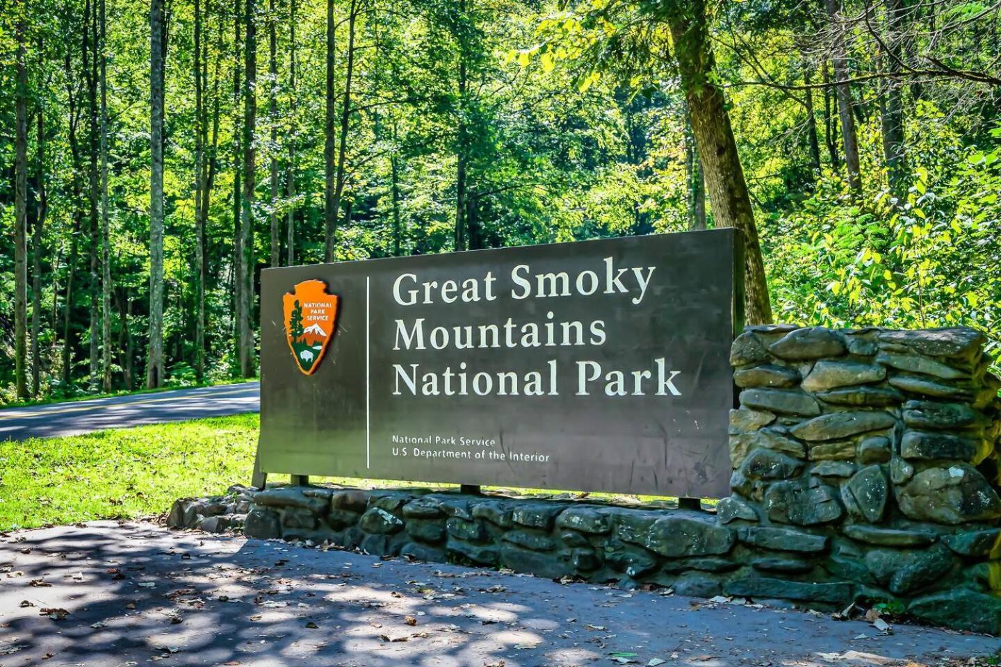 5Br Smoky Cabin Hot Tub, Games, 1 Mi To Parkway Pigeon Forge Εξωτερικό φωτογραφία
